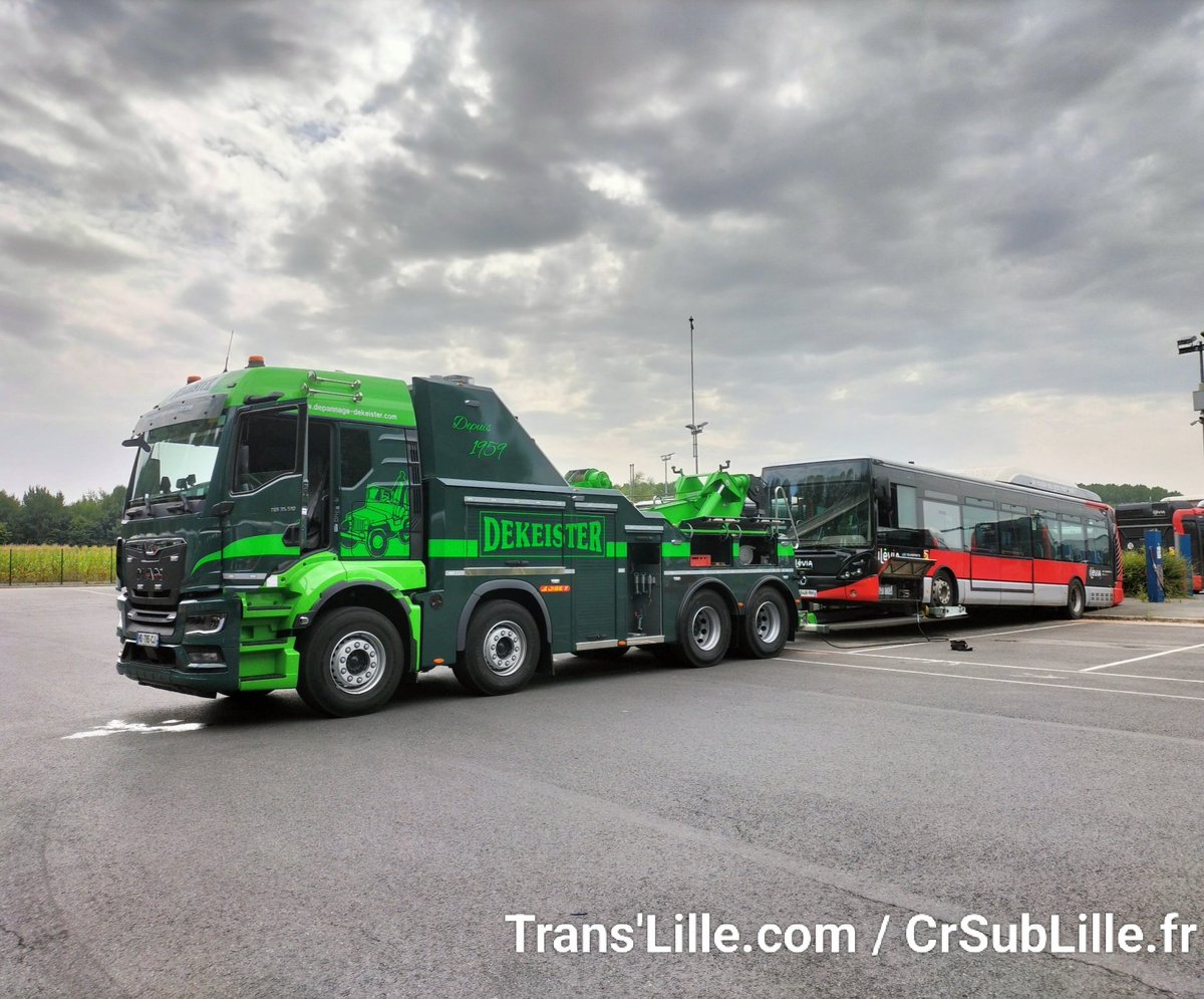 CRSubLille's tweet photo. 9 mois après sa réforme, l'#irisbus #citelis12 GNC n° 10221 quitte le dépôt cominois de @KeolisNord pour dégazage en vue de son ferraillage. Plus de 900.000 kms au compteur ! #ilevia #keolis https://t.co/tNPuuYJUa3