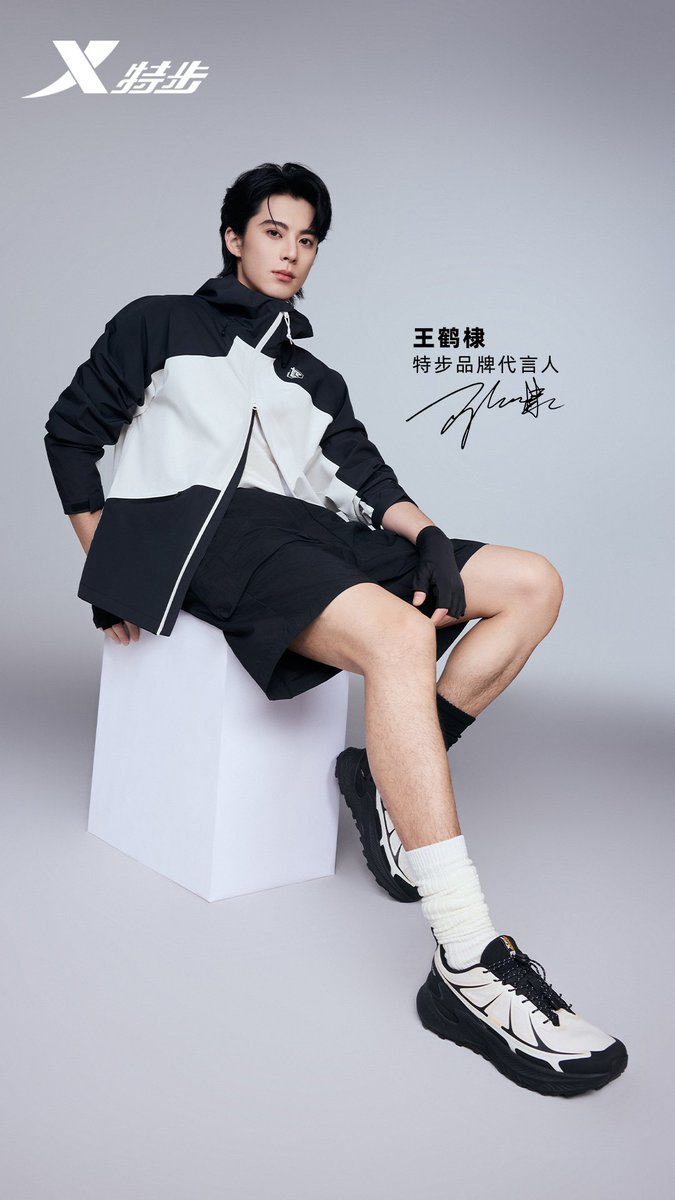 WangHediFolder's tweet image. 250815 Sportswear brand #Xtep releases behind-the-scenes footage from its recent photoshoot with #DylanWang, featuring its new lightweight outdoor jacket offering triple protection. ☀️🍃☔

Tmall 🔗 e.tb.cn/h.hsnmJ5TYmPXc…

#WangHedi #王鹤棣 #特步