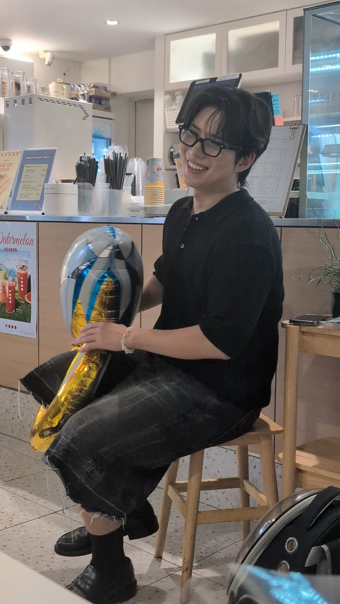 humanbean808's tweet photo. Okay fine I guess he wasn't lying when he said he was our collective husband 🤧🫠🥰 https://t.co/USKDK9FfSA