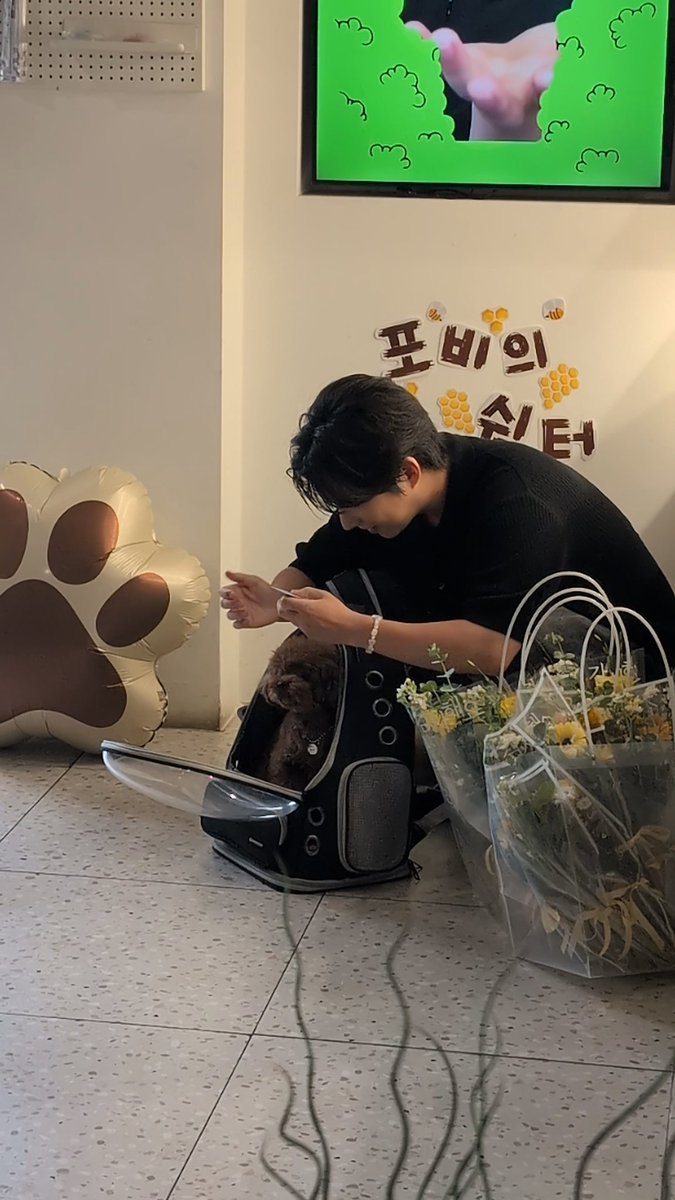 humanbean808's tweet photo. Okay fine I guess he wasn't lying when he said he was our collective husband 🤧🫠🥰 https://t.co/USKDK9FfSA