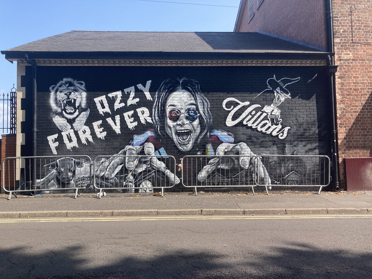 Ozzy mural at the Holte pub is finished and looks great tbf 

#avfc #OzzyOsbourneRIP #BLACKSABBATH