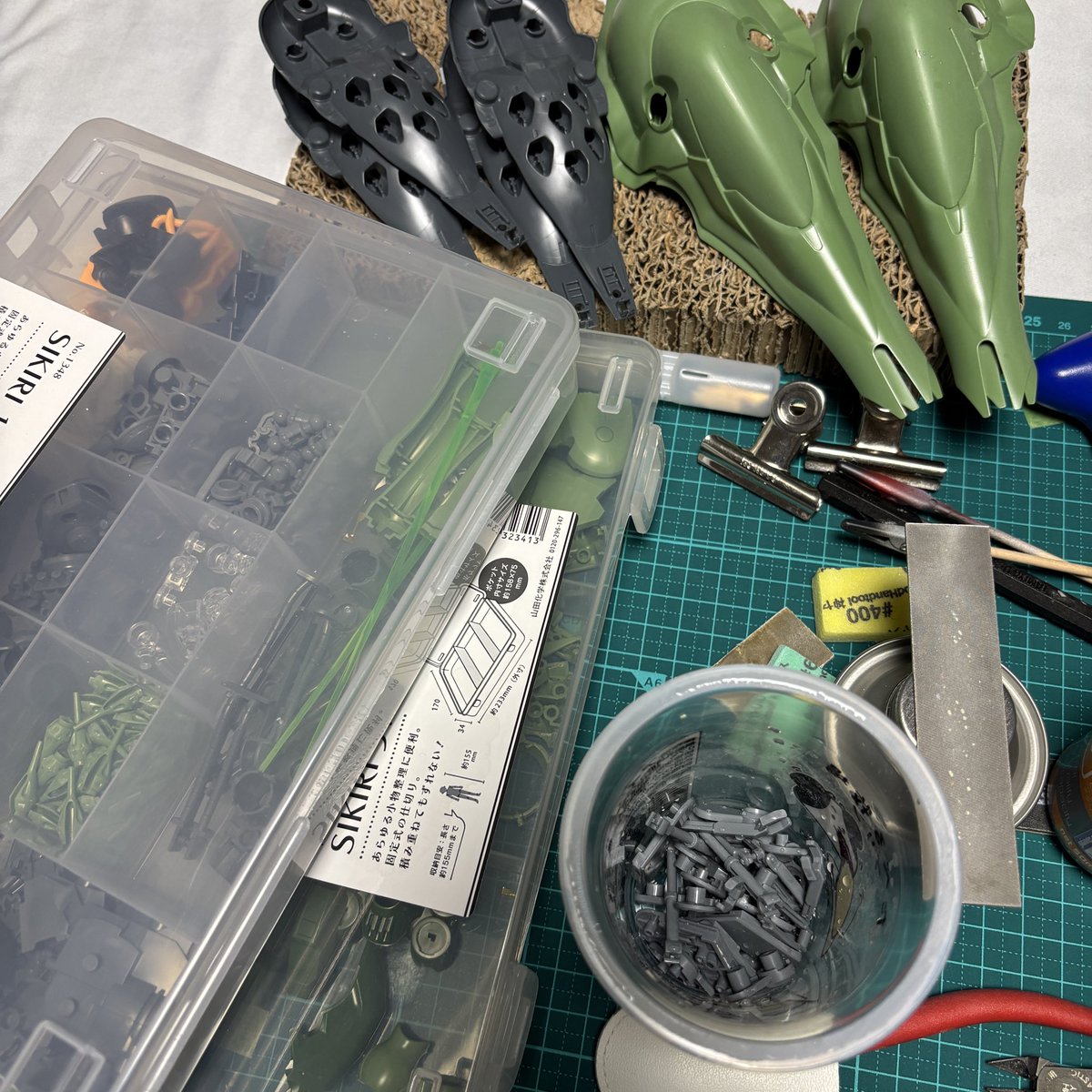 wonkayoshi_PSO2's tweet image. クシャトリヤやってますよちゃんと
ほぼ3ヶ月かけてヤスリ掛け終わりました
やっと塗装かって？
勘違いするな、筋彫りだよ

#ガンプラ