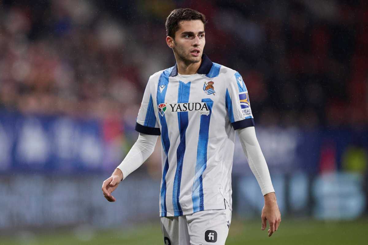 🤝🏼 Zakharyan le ofreció el 8 a Turri para coger el 21 de Silva y Ødegaard

#RealSociedad