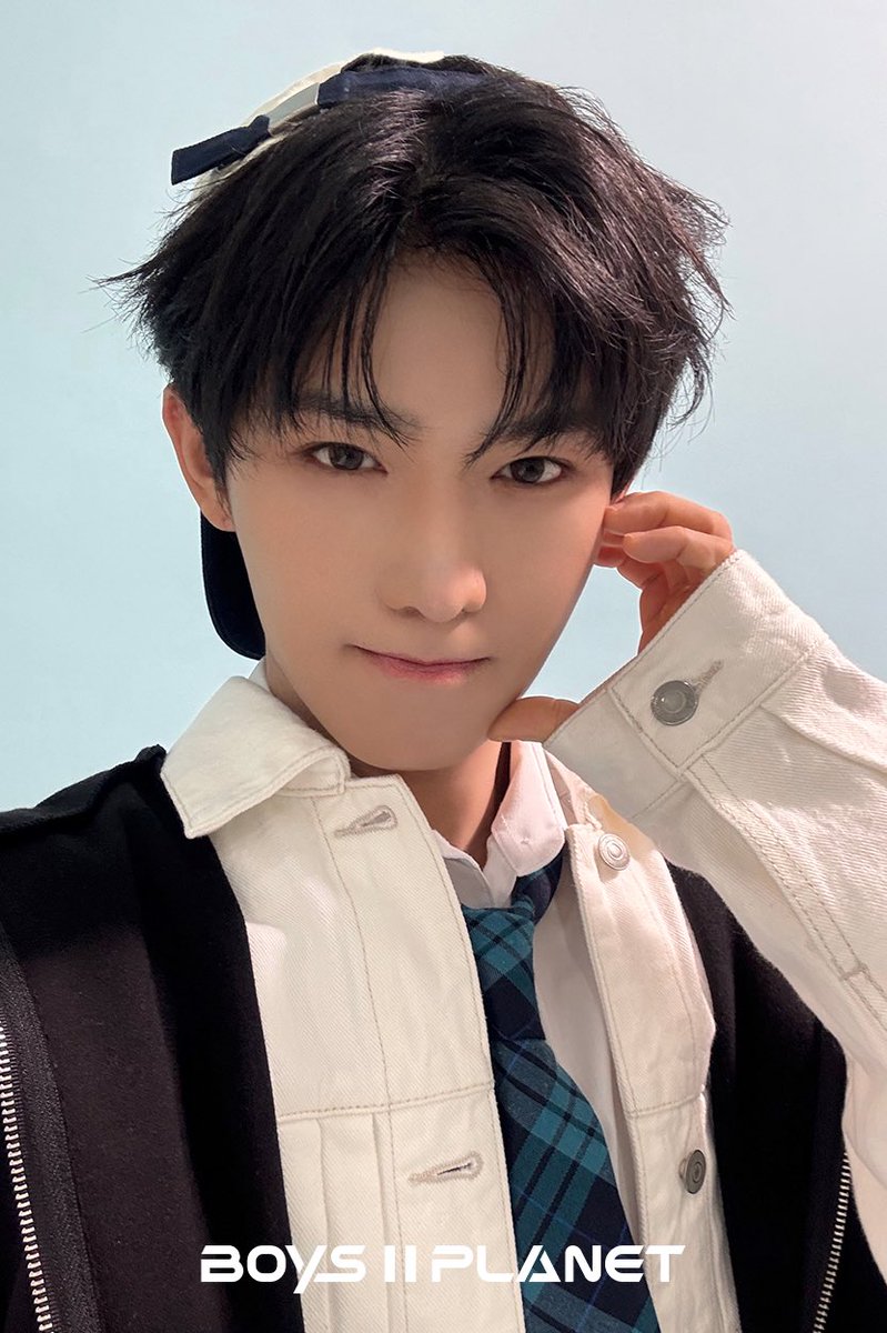 moonlynn0's tweet photo. Their photocards give me an aura like they actually debuted together in the same group😭 "my biggest wish" 🥹 https://t.co/d5J1Xb3WQK