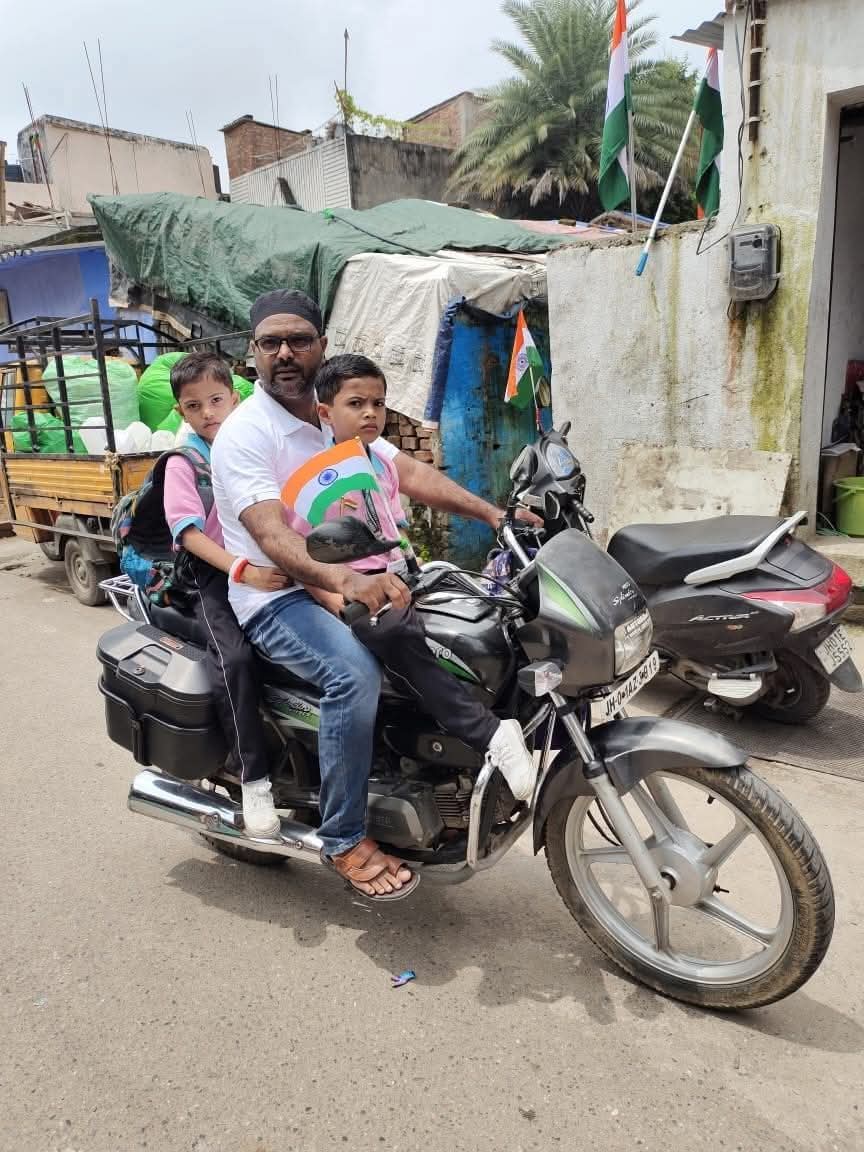 वहदत की लय सुनी थी दुनिया ने जिस मकाँ से 
मीर-ए-अरब ﷺ को आई ठण्डी हवा जहाँ से 
मेरा वतन वही है, मेरा वतन वही है!
जय हिंद।
वहदत: एकेश्वरवाद 
मीर-ए-अरब: हज़रत मुहम्मद ﷺ

#स्वतंत्रता_दिवस की बधाई 🇮🇳

#ranchi #jharkhand #IndianCulture