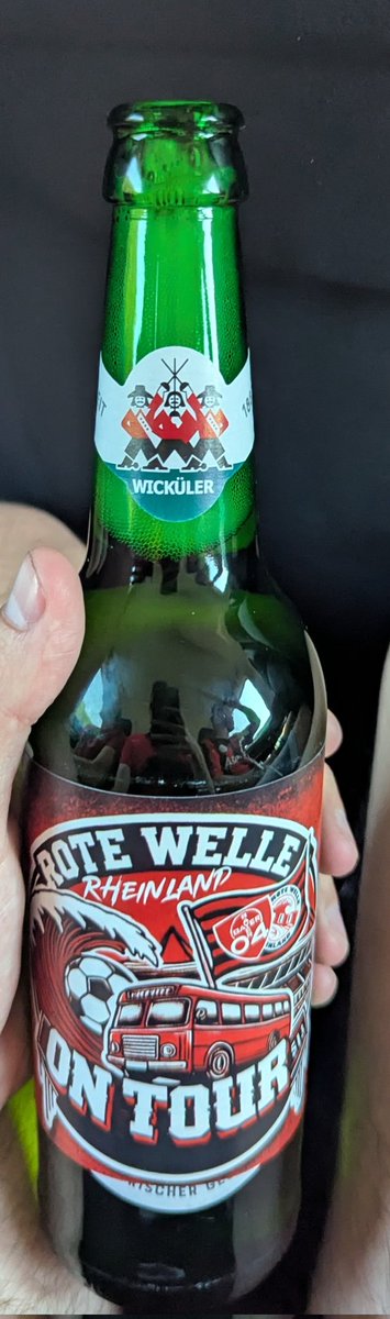 FarbenstadtPhil's tweet photo. 9 Idioten mit nem Wicküler #ForzaRWR https://t.co/zMSmkvbfwL