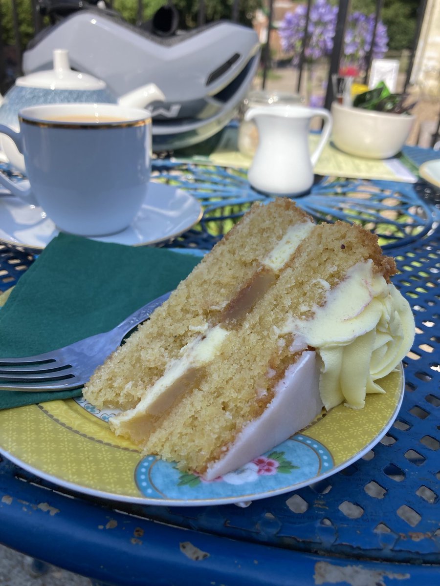 Friday cake this week we have a slice of Lemon Drizzle sponge 👍 ride out in the sun to the Tadpole Tearoom at Bishopsbourne ( near Bridge ) for this one. 👍🚴🏻☀️🍰#FridayCake