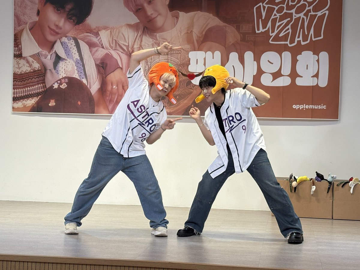 AROHA_min_seok's tweet photo. 2025.08.15 [애플뮤직] 팬 싸인회

사진 모음 ㅎㅎ

#MJ #진진 #주니지니 #ZOONIZINI #ASTRO 
@offclASTRO https://t.co/5UC2ziZTbs