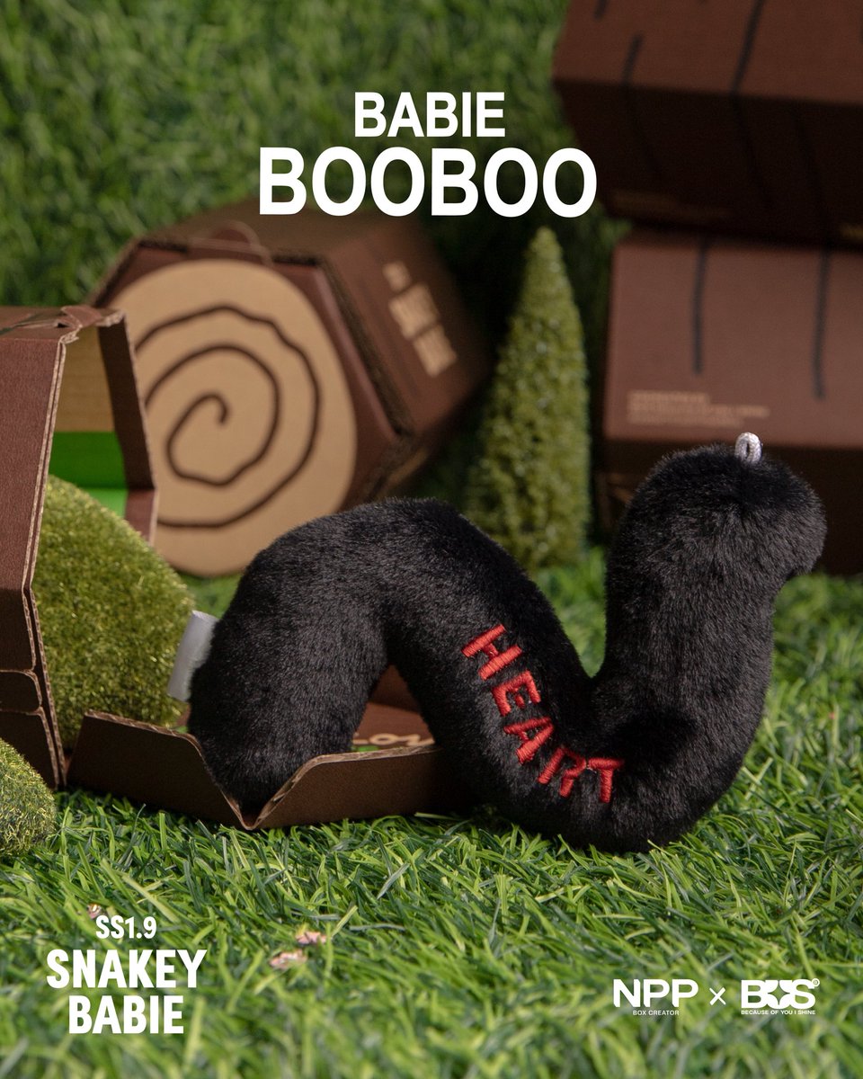 BABIE BOOBOO
#NPPSnakeyBabie 
DESIGNED BY #HEARTchuthiwat

เช้านี้น้อนเบบี้บูบู๋ตื่นพร้อมหัวใจนุ่มฟู
ม้วนหางช้าๆ และแอบส่งยิ้มให้เพื่อนๆ
ก่อนออกจากรัง

วันนี้น้อนพร้อมเลื้อยอู๊ดอู๊ดออกเดินทาง
ไปกอดหัวใจพี่ ๆ บีอัสแล้วน้าาาา~ 🩷

—————

#NPPxBUS SEASON 1.9
พรีออเดอร์ได้แล้วค่ะ 🫶🏻