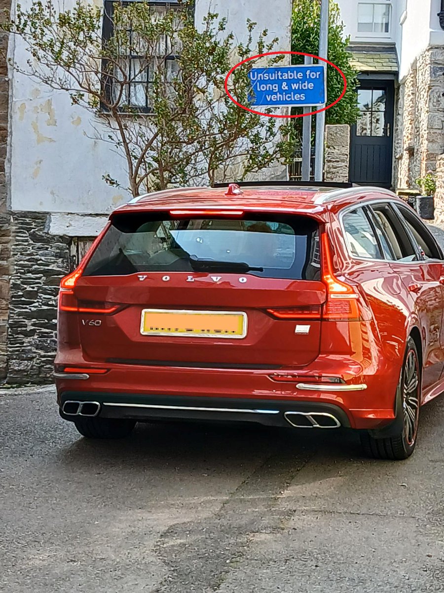 FlissZak's tweet photo. Oops! Think s/he's just seen the sign and panicked? Go on, mate, it's only a Volvo! You can do it!
Welcome to my world!
#WritingCommunity #poetrycommunity #readingcommunity #bookworms #driving #drivingfun #cars #Cornwall https://t.co/gDSOoTtYCe