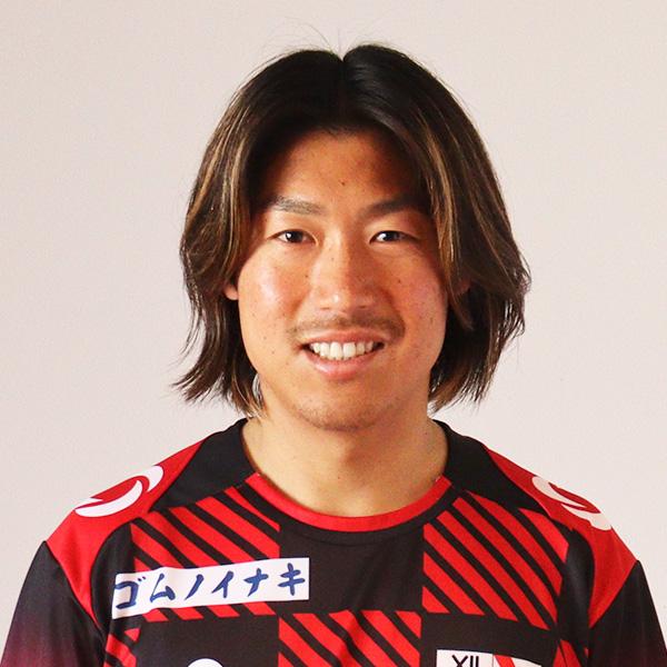 6.青木捷(アオキショウ)
後出しジャンケンができる中盤の人。相手の反応を見ながら、判断を変えてパスが出せる。高すぎず低すぎない頭を越えるパスはトラップしやすい。、声にも迫力があって皆が聞き入る。誕生日の練習後に一言いいですかと言って、熱い話を六言分くらい話してた。
#FC刈谷選手紹介