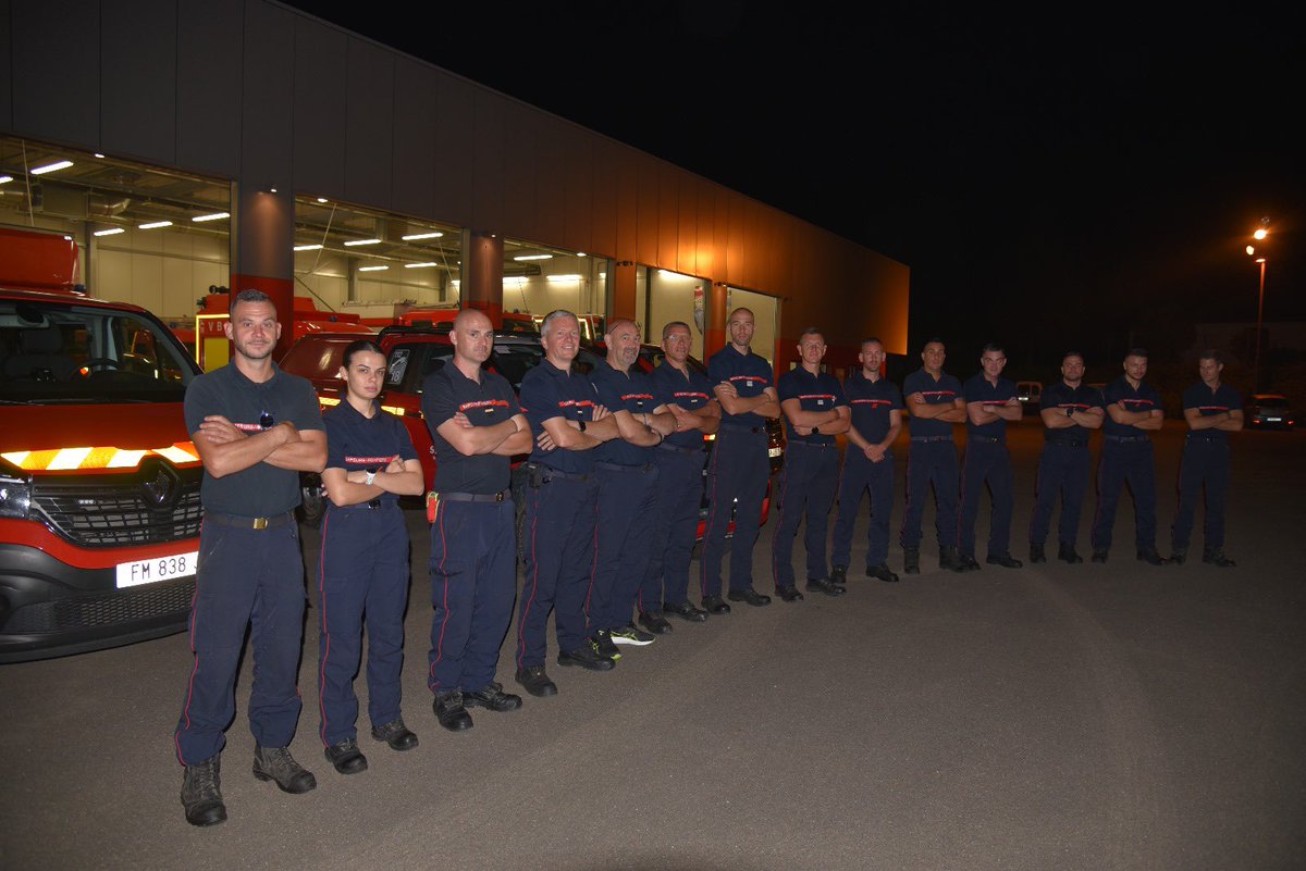SDIS51's tweet photo. 🔥🌲Ce vendredi 15 août à 3h du matin, 14 nouveaux👨‍🚒du #SDIS51 des CIS de Châlons, Epernay, Fismes, Reims Marchandeau, Reims Ouest, Reims Witry, Verzenay, Vitry-le-François et du CTA ont été engagés sur demande @COZ_EST pour assurer la relève de la colonne Est Bravo dans l’Aude. https://t.co/ARhEB0IjuT