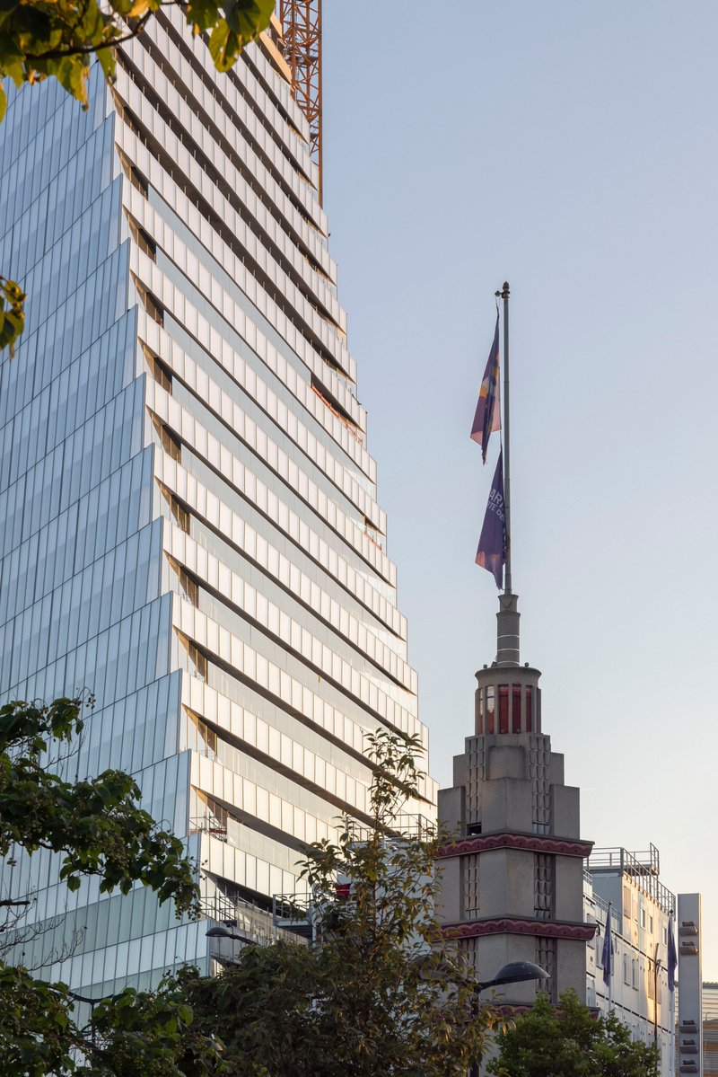 Arthur Weidmann (@arthurweidmann1) on Twitter photo Le chantier de la tour Triangle, en Juillet.
Archi : <a href="/HerzogdeMeuron/">Herzog & de Meuron</a>, Valode & Pistre
arthurweidmann.com/chantiers/tour… Le chantier de la tour Triangle, en Juillet.
Archi : <a href="/HerzogdeMeuron/">Herzog & de Meuron</a>, Valode & Pistre
arthurweidmann.com/chantiers/tour…