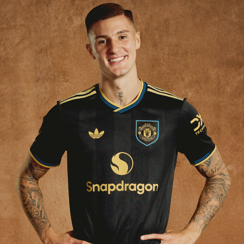 ManUtd's tweet photo. The first Slovenian to represent United 🖤💛