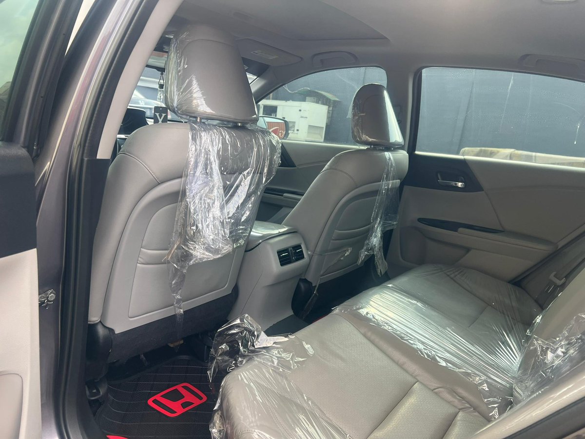 phantom__autos's tweet photo. 🔹2014 Honda Accord w/ 2017 FaceLift
Just in ‼️ Direct Toks 🔥
▪️Grey on Beige Interior
▪️Keyless Entry | Sunroof
▪️Reverse Camera | BSM Monitor
▪️Duty Paid ✅ | Fully Cleared
💰₦16.9 Million
#PhantomAutos #HondaAccord #CarTokNaija #HondaNation #NaijaCars #Facelift #CleanCars https://t.co/PaV4fgZKel