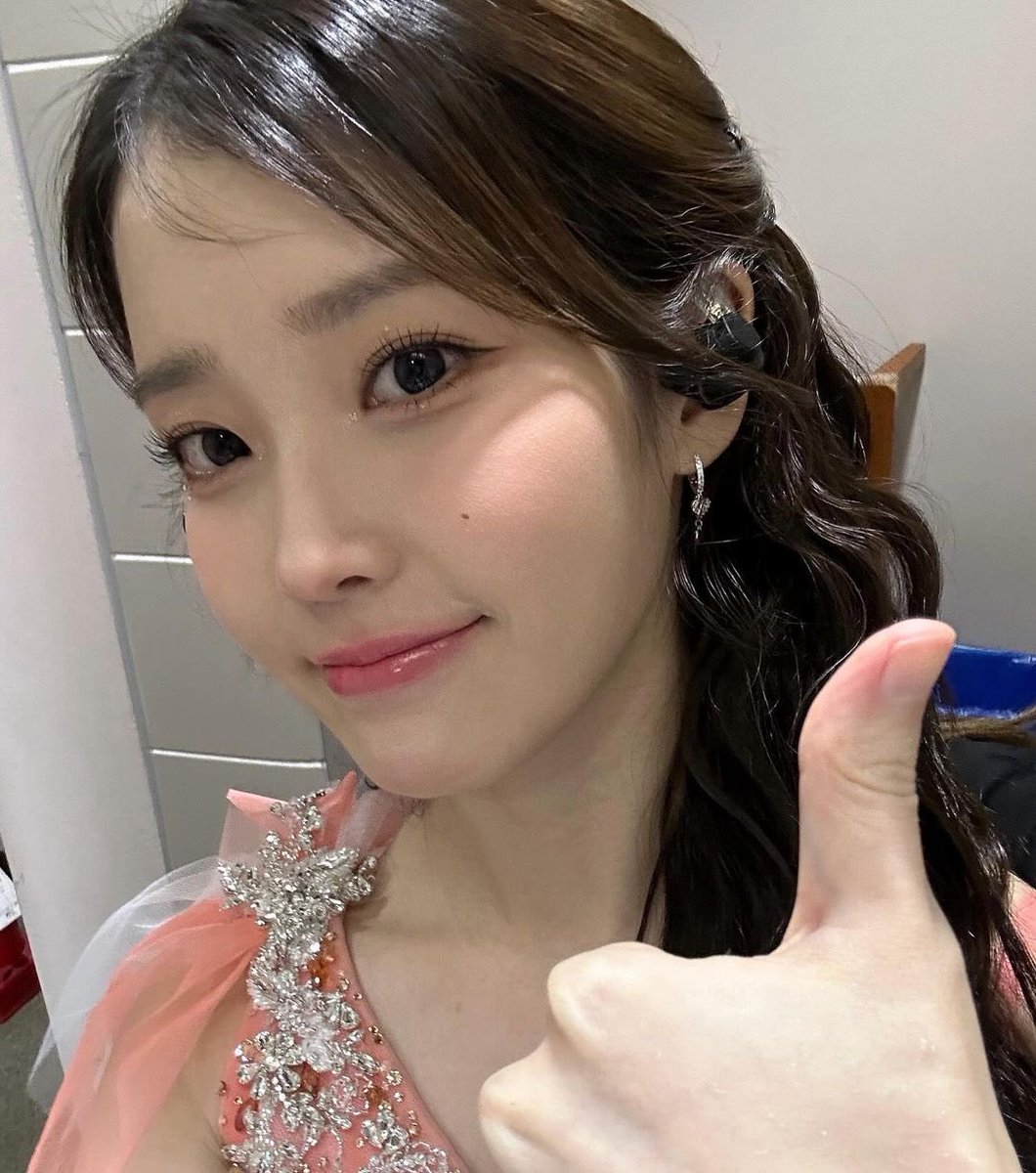 아이유 에델바이스 tweet media