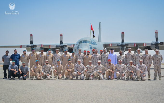 dr5as's tweet photo. قائد العمليات المشتركة 🇦🇪 يتفقد فرق "طيور الخير" ويشيد بجهود إيصال المساعدات لغزة
في زيارة ميدانية إلى المملكة الأردنية الهاشمية، 🇦🇪 قائد العمليات المشتركة يتفقد فرق عمل عملية #طيور_الخير التابعة لـ #الفارس_الشهم3، ويطلع على مواقع تجهيز عبوات الإنزال الجوي الموجهة للأشقاء في غزة.
أشاد بالتقدم المحرز وتجاوز التحديات، مؤكداً اعتزازه بجهود الأبطال الذين يعملون بلا توقف لإيصال المساعدات الإنسانية للشعب الفلسطيني.
#الفارس_الشهم3 #الإمارات_العربية_المتحدة #محمد_بن_زايد_رجل_الإنسانية #الإمارات_وطن_الإنسانية #فلسطين #المساعدات_الاماراتية #طيور_الخير #Palestine #Gaza #UAE @alfaresalshahm3 @modgovae