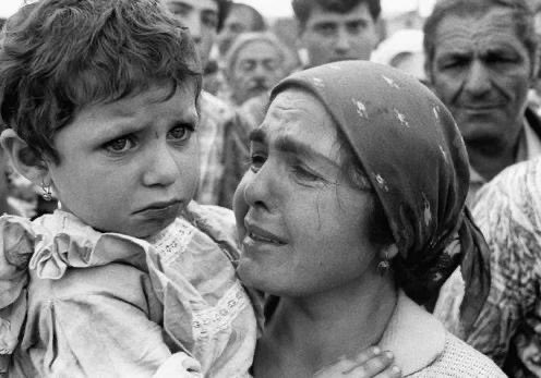 🔴 Trend Topic: #AhıskaTürkleri

Ahıska Türkleri'nin ana vatanlarına dönüş süreci vurgulanırken, Suriyelilerle kıyaslanarak "Türk sorunu" eleştirisi yapılıyor. 

Ahıska Türkleri'nin sınır dışı edilmesine tepkiler var; Türk dünyasından göç alınması, vatandaşlık verilmesi talep