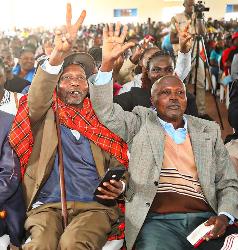 PHIAMAX's tweet image. Gov. @susankihika is meeting opinion leaders &amp;amp; county officials from Nakuru Town West, led by MP Hon. Samuel Arama  to unite, plan &amp;amp; fast-track development projects for Nakuru’s growth.

The rythem is TUTAM 

#FocusedOnServiceDelivery