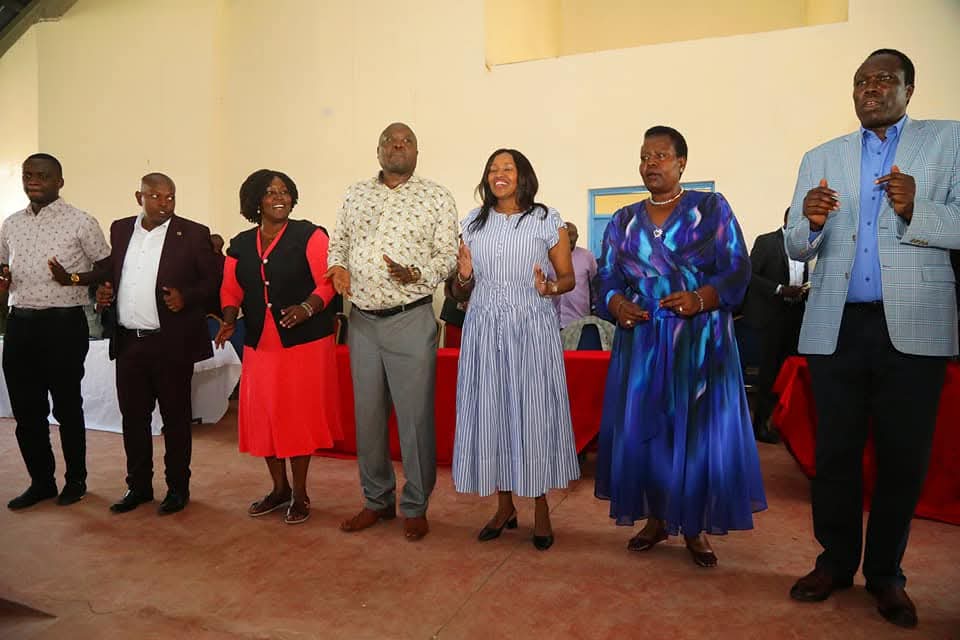 PHIAMAX's tweet image. Gov. @susankihika is meeting opinion leaders &amp;amp; county officials from Nakuru Town West, led by MP Hon. Samuel Arama  to unite, plan &amp;amp; fast-track development projects for Nakuru’s growth.

The rythem is TUTAM 

#FocusedOnServiceDelivery