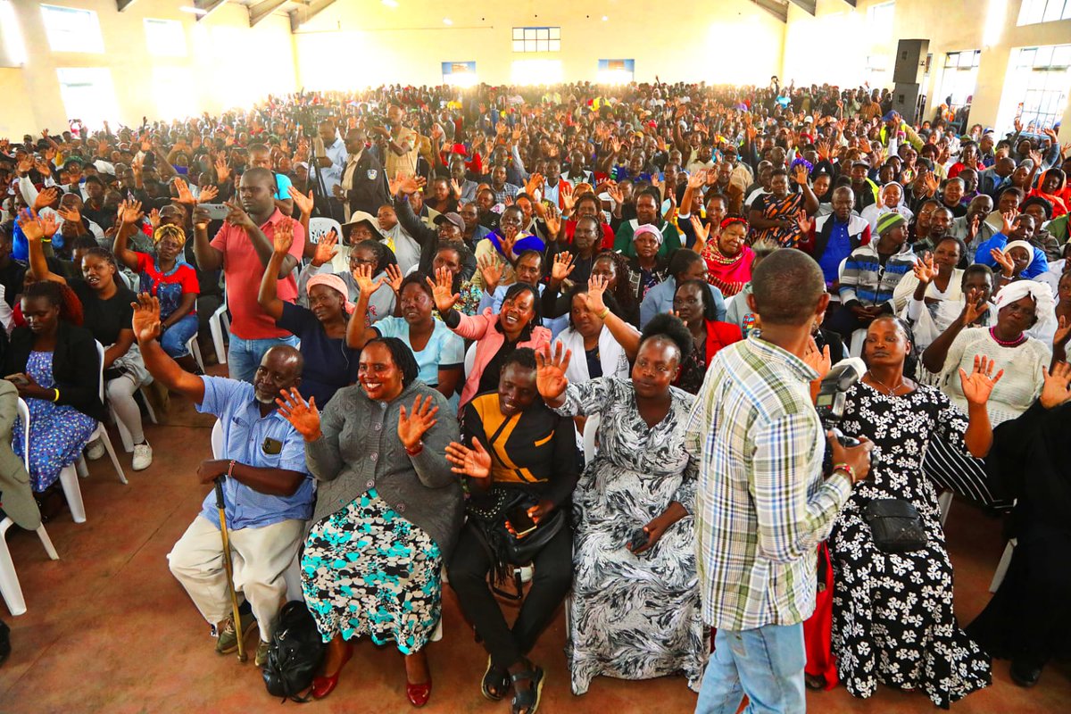 PHIAMAX's tweet image. Gov. @susankihika is meeting opinion leaders &amp;amp; county officials from Nakuru Town West, led by MP Hon. Samuel Arama  to unite, plan &amp;amp; fast-track development projects for Nakuru’s growth.

The rythem is TUTAM 

#FocusedOnServiceDelivery