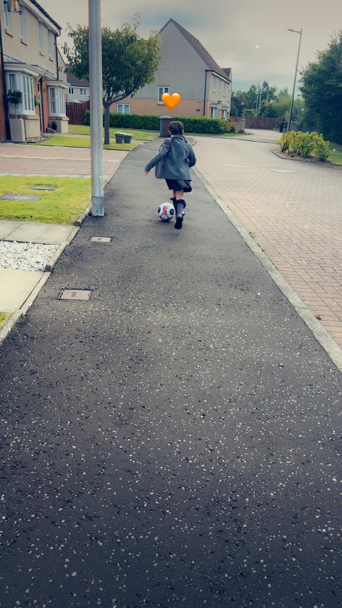 Back to school photos are not my thing but this picture is too good not to share, she just loves kicking a ball ⚽️