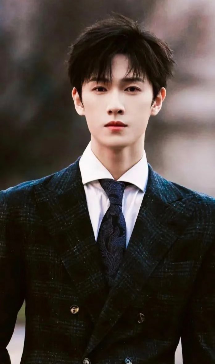 Allcbizmelons's tweet image. 🍉Youku’s Costume Drama “金银错”

Adapted from novel of same name by You Sijie

Starring: #WangChuran, #LiYunrui

Director: Lu Hao Ji Ji (The Double, Moonlit Reunion)

#CDrama