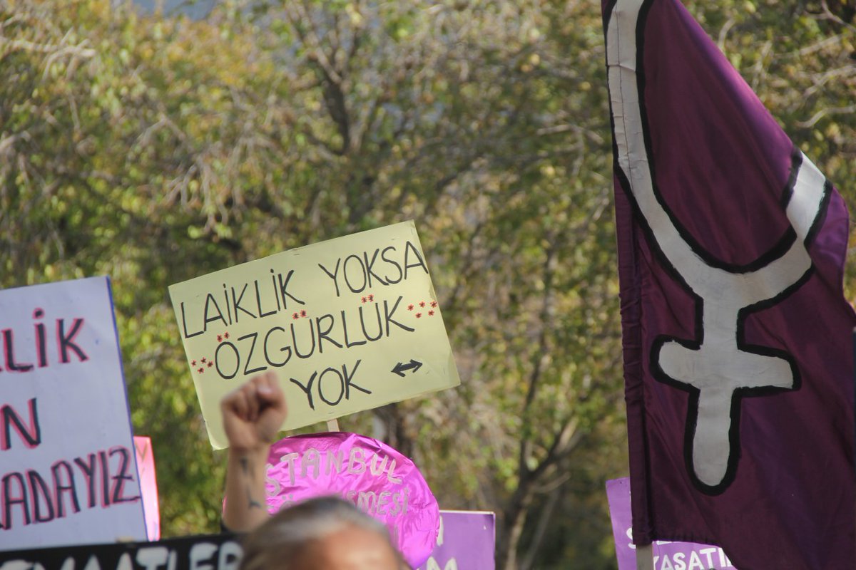 yıldız tar (@yildiz_tar) on Twitter photo Taliban yıldönümünde Türkiye’de kadınlar ve LGBTİ+lar hedefte: Diyanet ve iktidarın saldırıları artıyor
<a href="/esikplatformu/">esikplatformu</a> ndan açıklama
kaosgl1.org/haber/taliban-… Taliban yıldönümünde Türkiye’de kadınlar ve LGBTİ+lar hedefte: Diyanet ve iktidarın saldırıları artıyor
<a href="/esikplatformu/">esikplatformu</a> ndan açıklama
kaosgl1.org/haber/taliban-…
