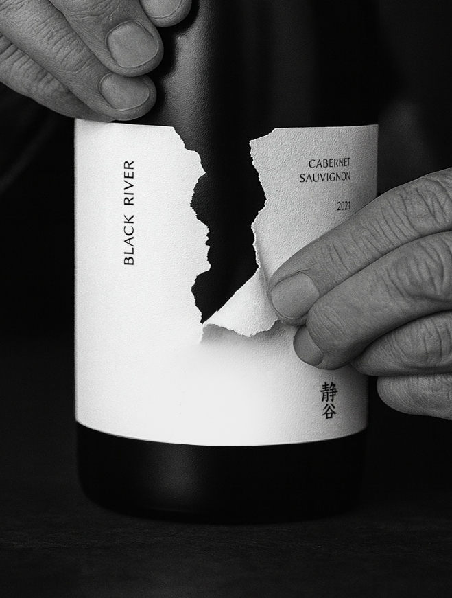 packagings's tweet photo. A torn paper motif reveals a flowing #river silhouette, poetically echoing the “Black River” name.

https://t.co/Ktv1FjJ6F7

#wine #labeldesign by Berik Yergaliyev https://t.co/7wbAi8FAYE