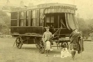 'Haf neu aeaf, waeth gen i, Carafan a garaf fi' - hanes carafanio yn y dyddiau cynnar ar <a href="/BBCCymruFyw/">BBC Cymru Fyw</a> gan <a href="/ELINtomos/">𝙴𝚕𝚒𝚗 𝙽𝚊𝚗𝚝</a>