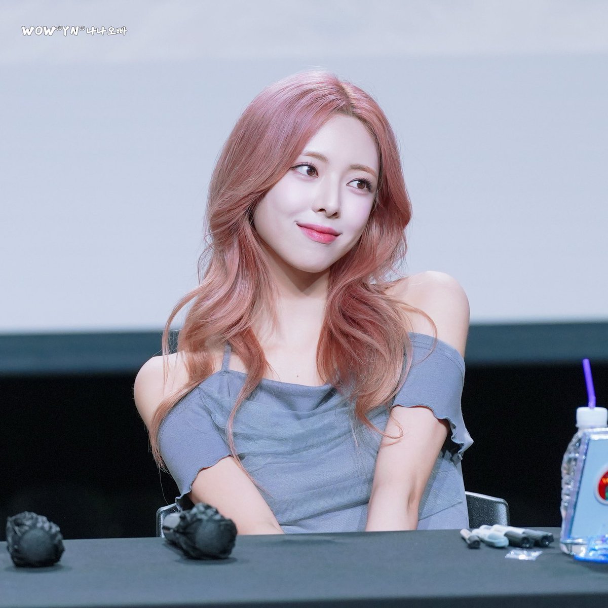 wow_yuna_1209's tweet photo. yuna～250618🖊️～유나❤️

#yuna #유나 #kpop #ITZY #있지 https://t.co/jFW2P1wSjY
