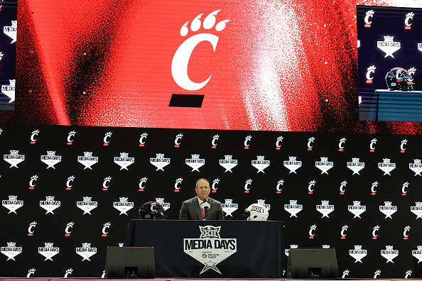 Mo Egger (@moegger) on Twitter photo .<a href="/ChadBrendel/">Chad Brendel</a> joined us to discuss some UC football issues and the newest member of the Bearcats basketball program...
iHeart: tinyurl.com/3bbhuanf
Apple: tinyurl.com/yazmu73e
Spotify: tinyurl.com/mvwsevmz .<a href="/ChadBrendel/">Chad Brendel</a> joined us to discuss some UC football issues and the newest member of the Bearcats basketball program...
iHeart: tinyurl.com/3bbhuanf
Apple: tinyurl.com/yazmu73e
Spotify: tinyurl.com/mvwsevmz