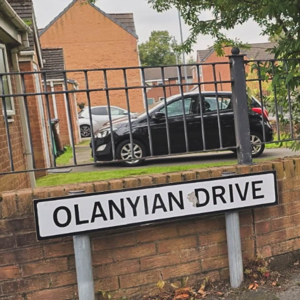 A Yorùbá honoured abroad 
Wherever you are be a good ambassador 
Don't be a nuisance like Charly Boy