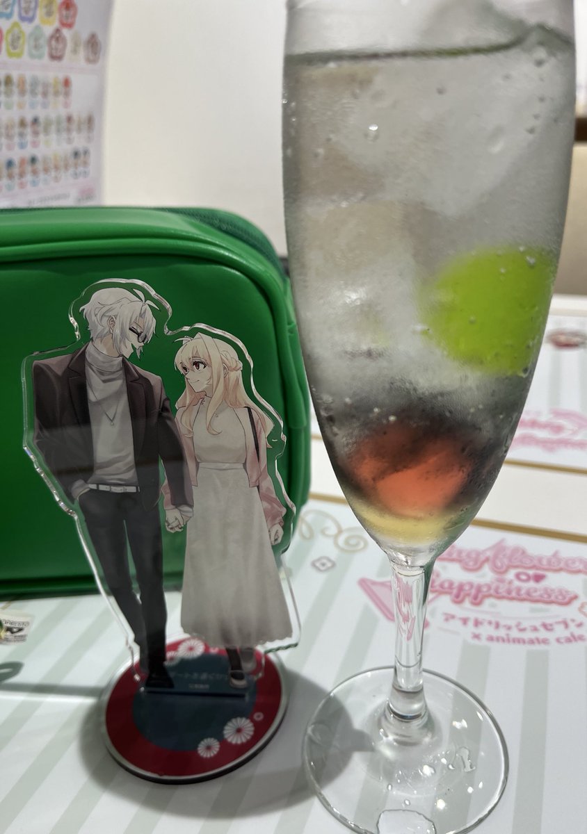 chinojunjun's tweet photo. 上げ損ねてた昨日のアニカフェ
楽のバープロのために行ったので、楽のアクスタも一緒に☺️

アクスタは芥々@2cz5g 様のものです。 https://t.co/M8kHVct97p