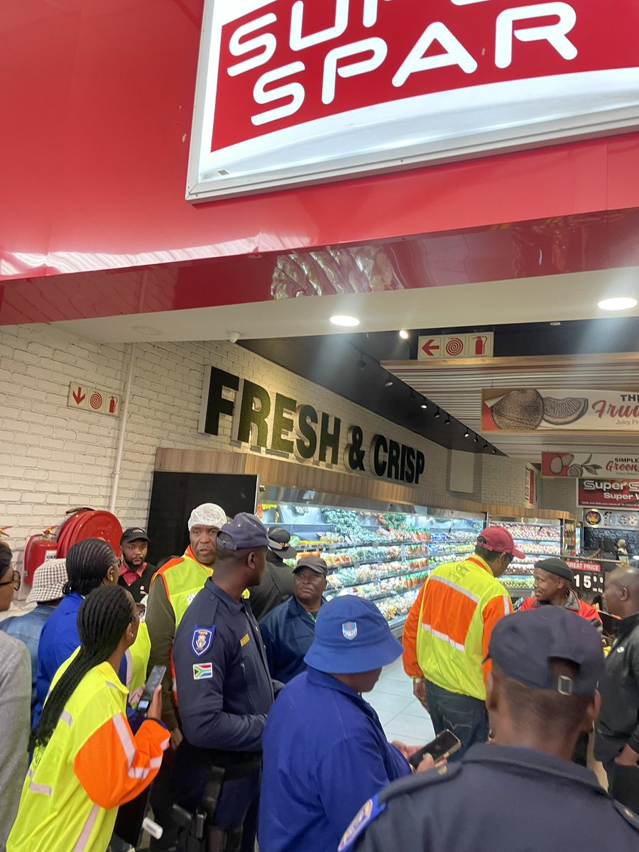 eugene_modise's tweet image. We have closed SPAR at Denlyn Mall after discovering it was operating without a valid trading licence.

Bylaws are non negotiable… 

#ReASpana
@CityTshwane