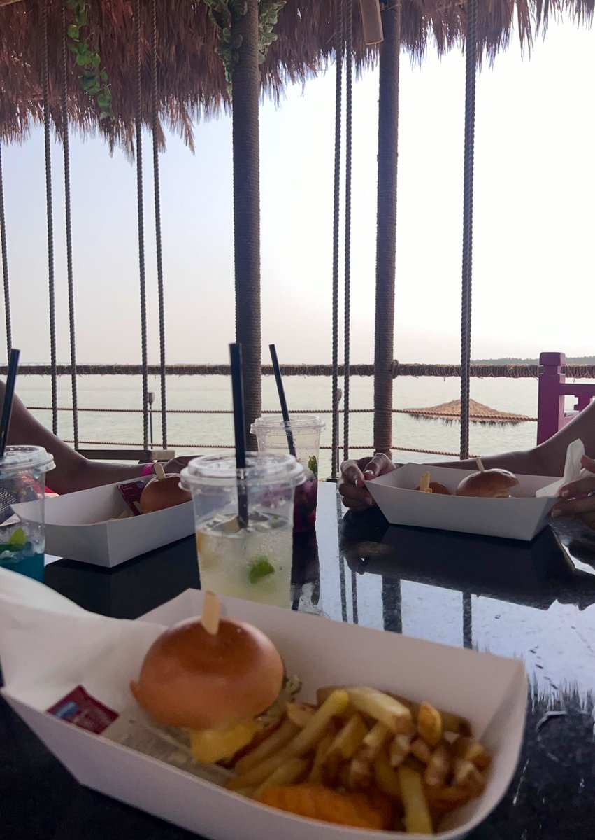 fee20l's tweet image. 🏝️🌞..