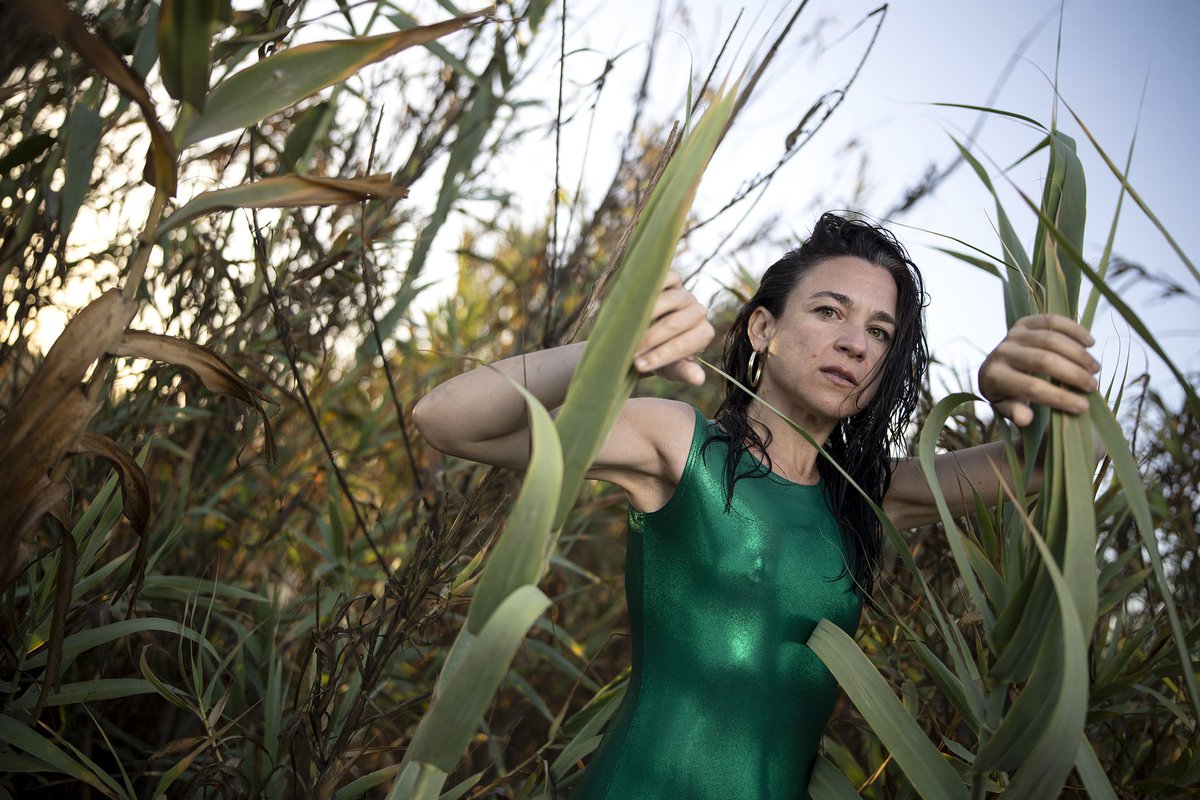 'La obra del mar'. Una performance que la artista Alessandra García está desarrollando durante todo el mes de agosto por el litoral de malagueño y que está producida por <a href="/antoniobanderas/">Antonio Banderas</a> y <a href="/violfta/">violeta niebla</a> Con texto de <a href="/nacholaisla/">Nacho Sánchez</a> 📷 García-Santos
