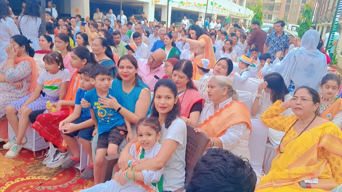 आप सभी सेंचुरियन पार्क निवासियों क़ो 79वे स्वतंत्रता दिवस की हार्दिक शुभकामनायें 🇮🇳
टेरेस होम्स और लौराइज में आयोजित कार्यक्रम की कुछ तस्वीरें 🙏