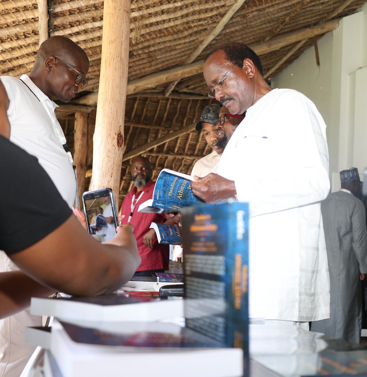 TheWiperParty's tweet image. It's Day 3 of the LSK Annual Conference in Kwale and PL @skmusyoka has started the day with Exhibitors before sitting together with Ndegwa Njiru, Edwin Sifuna and Junior Counsel Babu Owino for the sessions.
#RuleofLaw #newideas
#LSKAnnualConference2025
#futurethinking