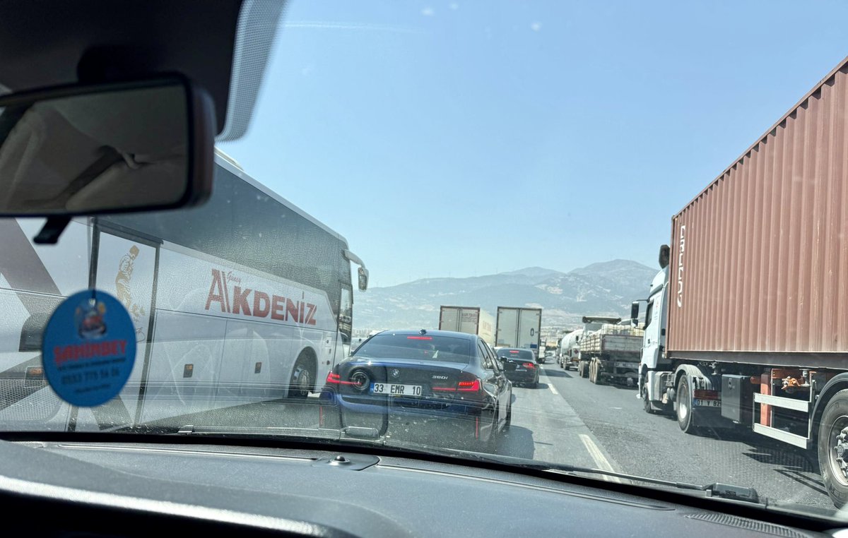 etorhan09's tweet photo. Burası bitmeyen Nurdağı viyadüğü.. yaklaşık üç senedir bitmedi, bu süre zarfında bu viyadük sıfırdan yıkılıp yeniden yapılırdı. Halka verilen değeri yerinde görmek isteyenler buraya gelsin..@KarayollariGM @GaziantepBeld @GundemiAntep27 @GaziantepOlay https://t.co/EavGD5IXJg