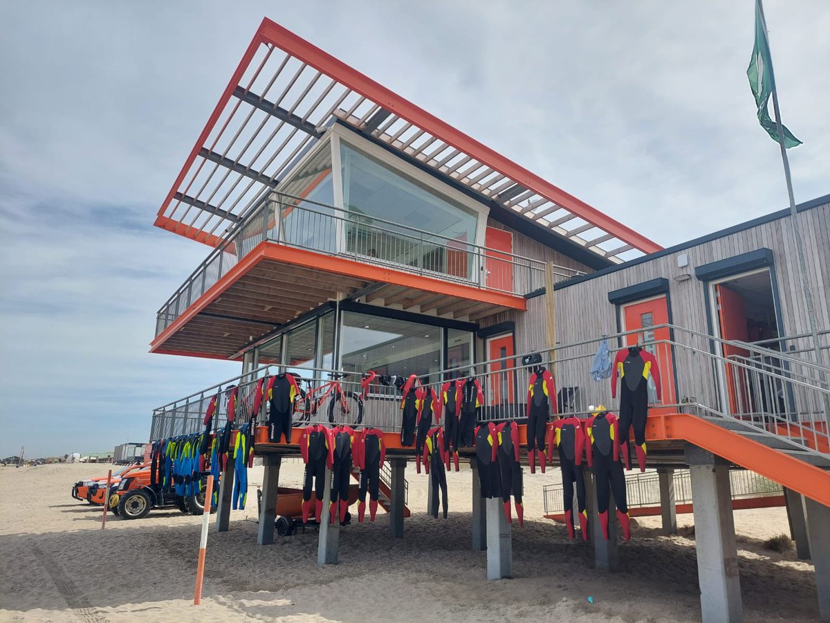Deze vrijdag zijn de lifeguards ook weer aanwezig op de jaarrond strandpost in Ter Heijde.

Zo kan er toezicht worden gehouden, informatie worden gegeven, worden gewaarschuwd en waar nodig hulp worden verleend.

| #eerstehulp #hulpverlening #preventie #toezicht #veiligheid ^tv |