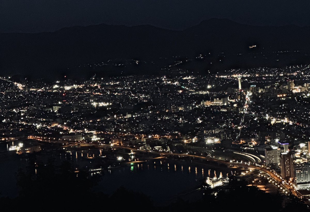 하코다테 여행왔는데 창문 열고 음악볼륨10000으로 달리는 차가 있길래 이런 조용한 시골에도 폭주족이 있네 했는데 나도 모르게 따라부름 왓챠 ETA 왓챠 ETA~

#NewJeans_Is_Everywhere
#Bunnies_Is_Everywhere