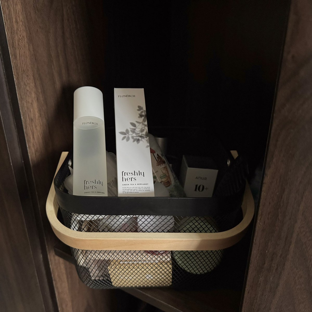 Sekarang Freshly Hers Mist ni memang dah jadi favourite ok. Siap berebut dengan husband sebab bau dia fresh sangat, tak pening kepala. 😍🫶🏻