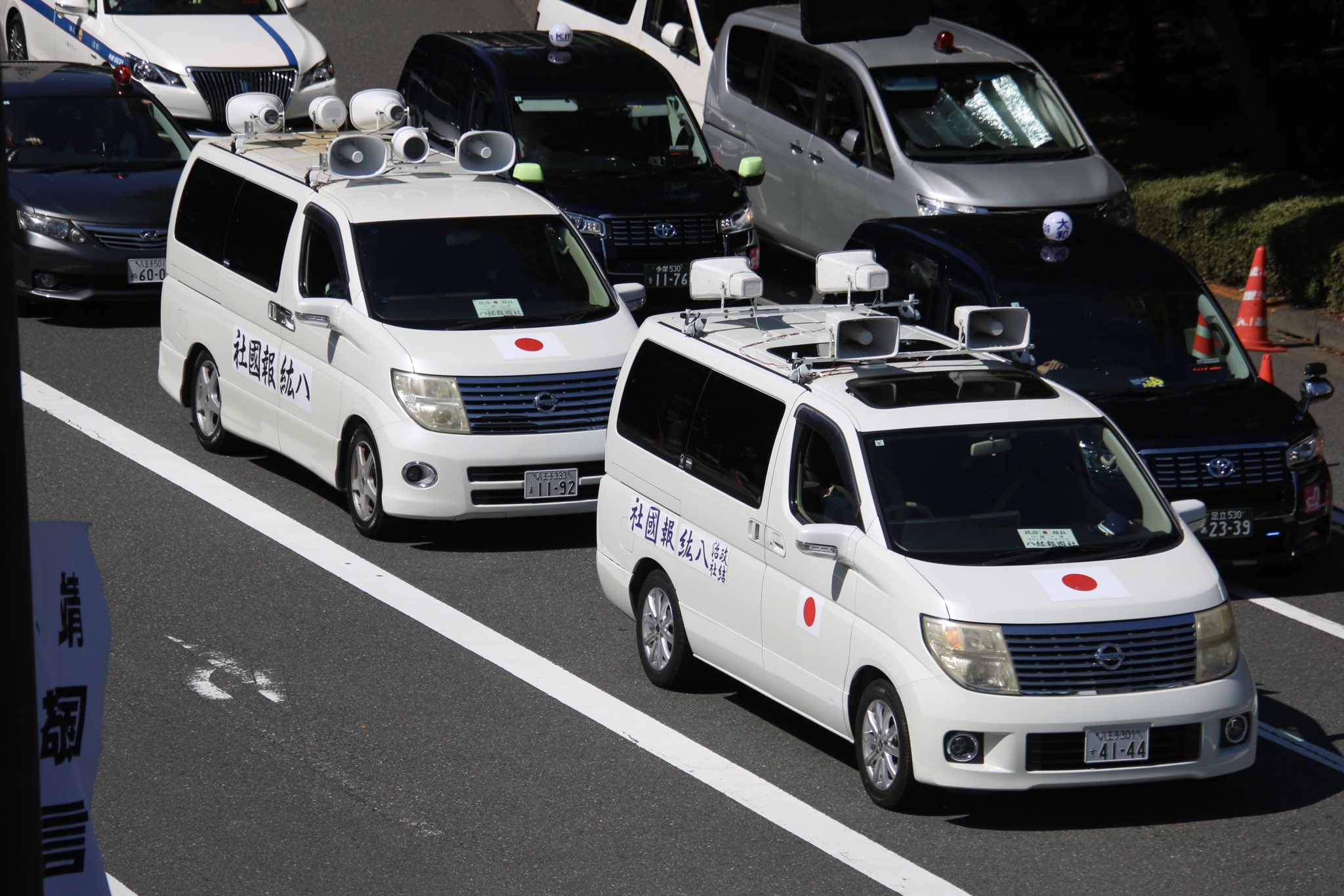 右翼街宣車エルグランド② 右翼街宣車エルグランド