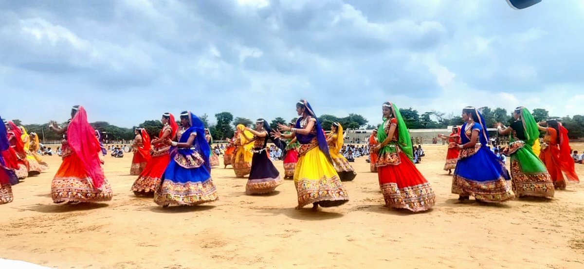 #सीकर जिला खेल स्टेडियम में #स्वतंत्रता_दिवस के अवसर पर आयोजित समारोह में भाग लिया गया। इस अवसर पर विभिन्न क्षेत्रों में उत्कृष्ट प्रदर्शन करने वाली प्रतिभाओं को सम्मानित किया। 
📍जिला स्टेडियम, सीकर