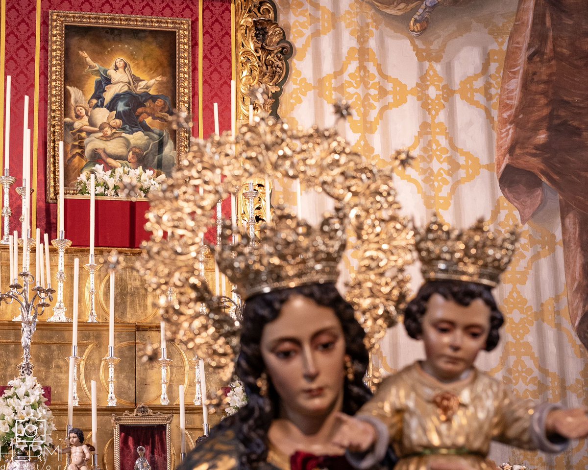 SOLEMNIDAD DE LA ASUNCIÓN DE LA BIENAVENTURADA VIRGEN MARÍA

Levantad al cielo el vuelo,
de Dios lo fuisteis, y Dios,
por no estar en él sin vos,
traslada la casa al cielo.

A su Hija abraza el Padre,
a su Madre, el Redentor,
y a su Esposa coronada
el Espíritu de Amor.