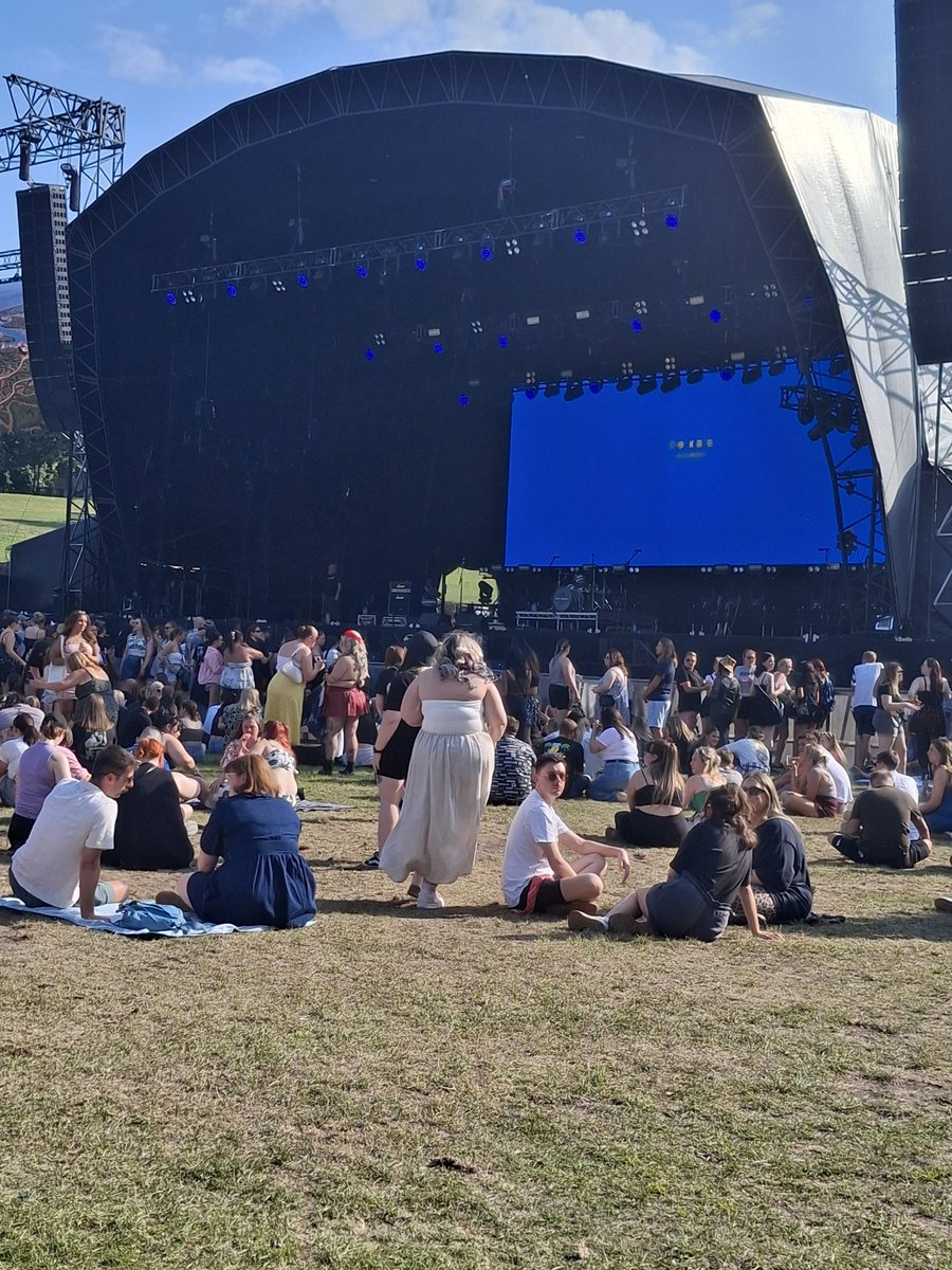 kellyjsmith1972's tweet image. Hospital check up done. Staples removed. My reward #ColchesterCastlePark @Scouting4Girls @Busted 
#SummerGigs