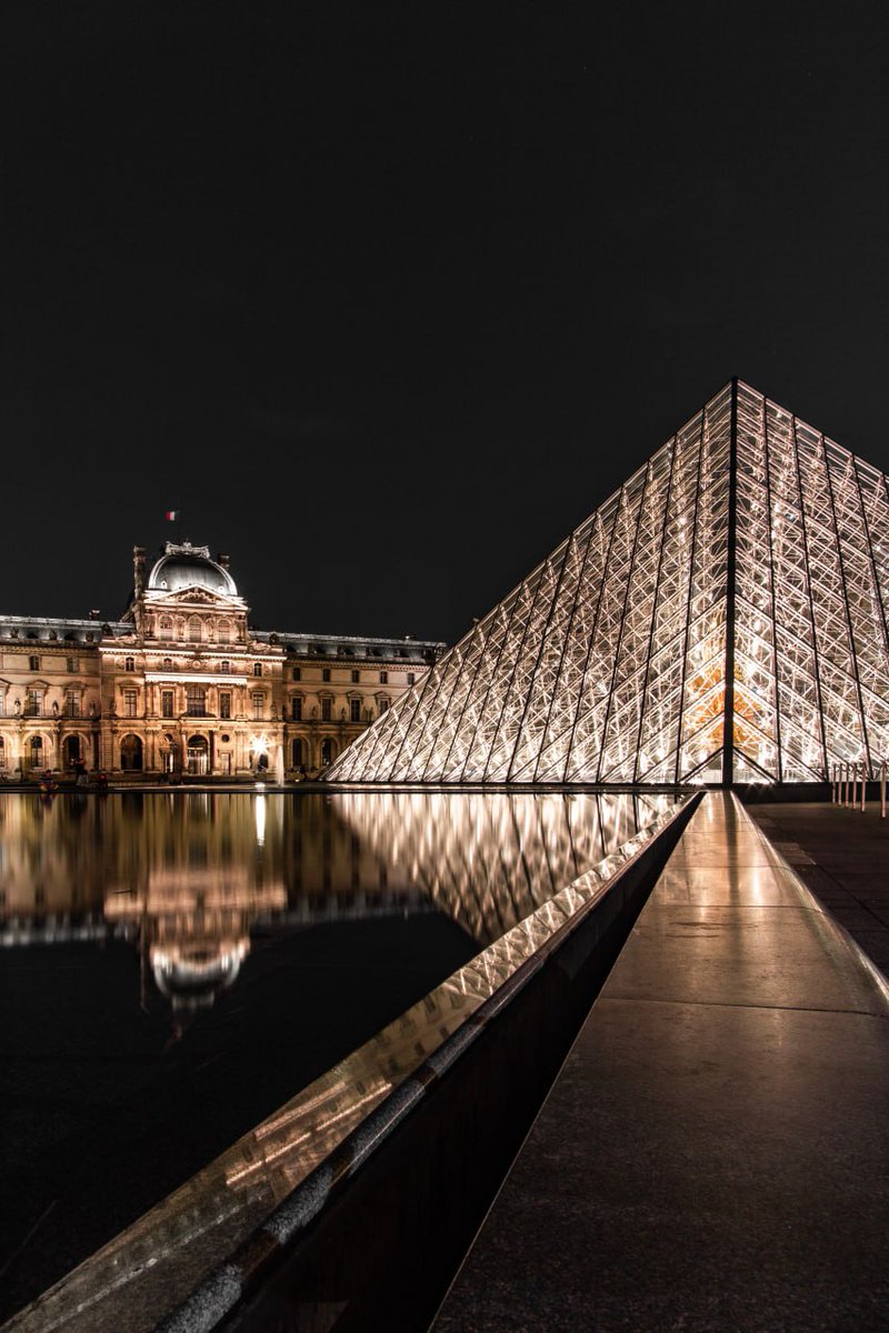 The Louvre
📍 Paris, France