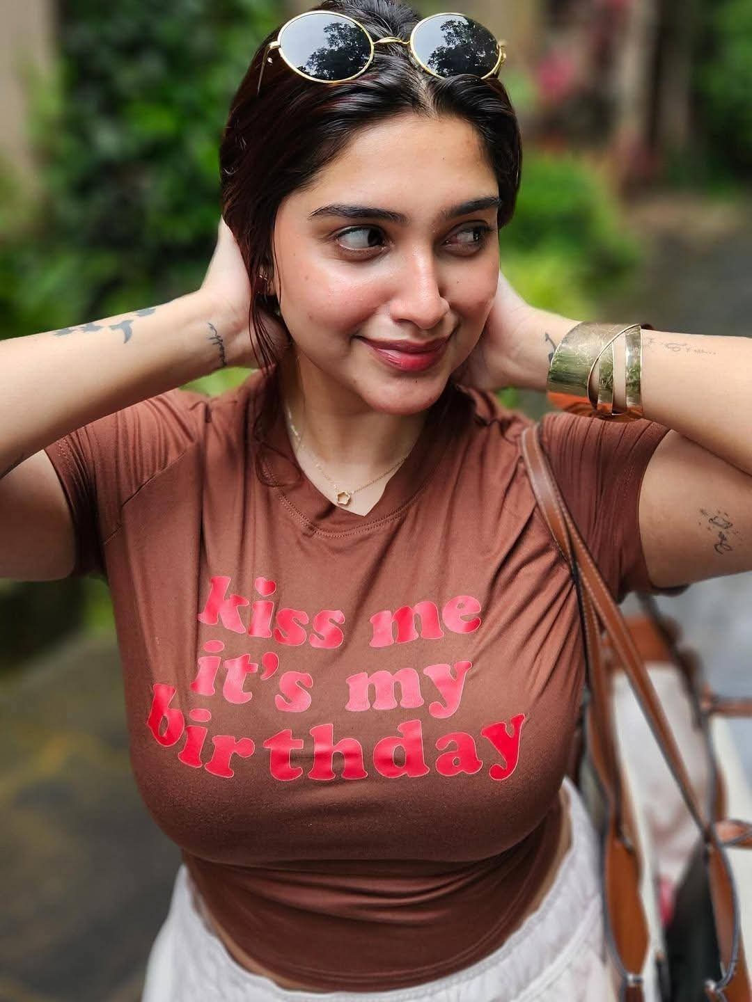 GyZ0F1zWwAAnG8z?format=jpg&name=large