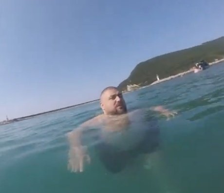 "yarın denize girmeyelim biraz takılalım hic bi sey yapmiyoz"

sabah 9da biz